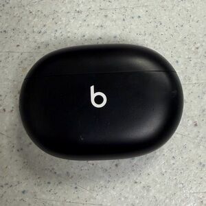 Beats Studio Buds Charging Case